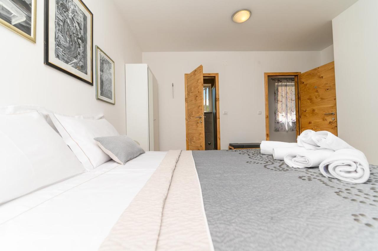 Rooms Forever Miholascica Екстериор снимка